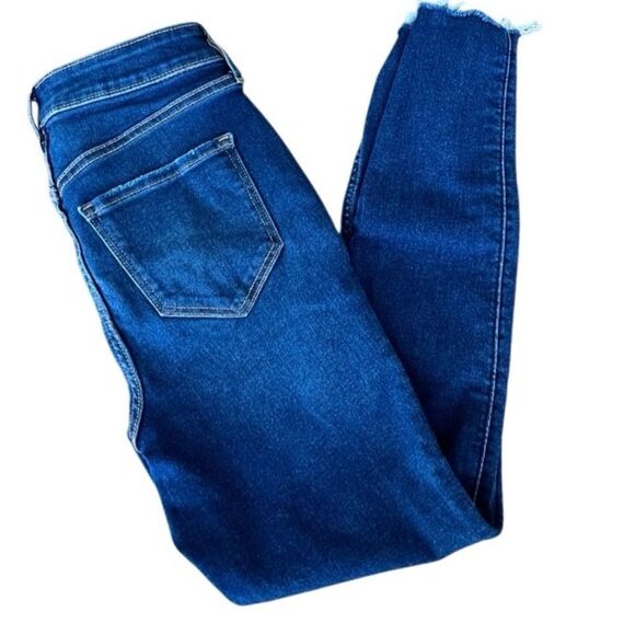 Old Navy 360 Rockstar Super Skinny Jeans | Size 4 - Picture 1 of 11
